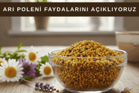 Kasede taze arı poleni taneleri, yanlarında çiçekler ve arı figürleri ile doğal bir ortamda sergileniyor